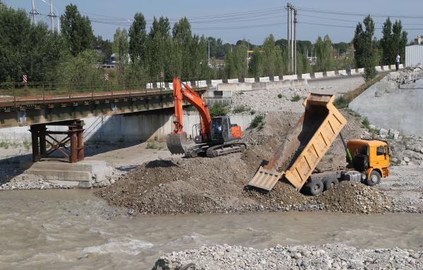 Движение по мосту через реку Чегем откроется осенью текущего года